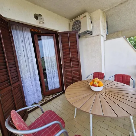 Apartment Fuer 4 Personen Ca 68 Qm In Njivice, Kvarner Bucht Krk